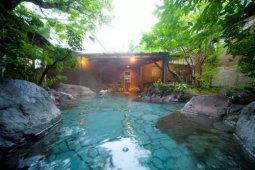 這個著名的溫泉小鎮為什么可以如此成功？